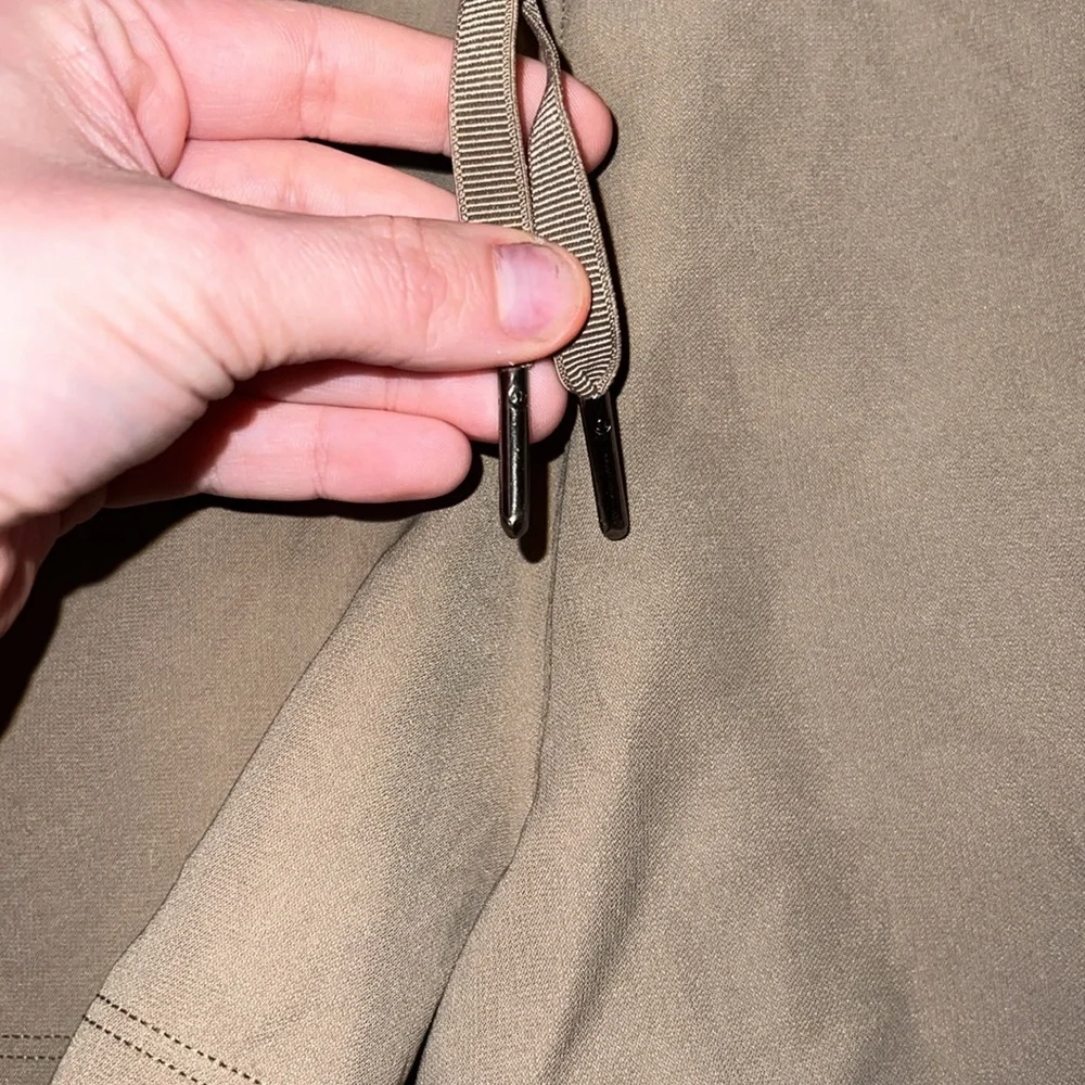 Lululemon On The Fly Short *Woven *2.5" Frontier size 2 - Picture 9 of 11